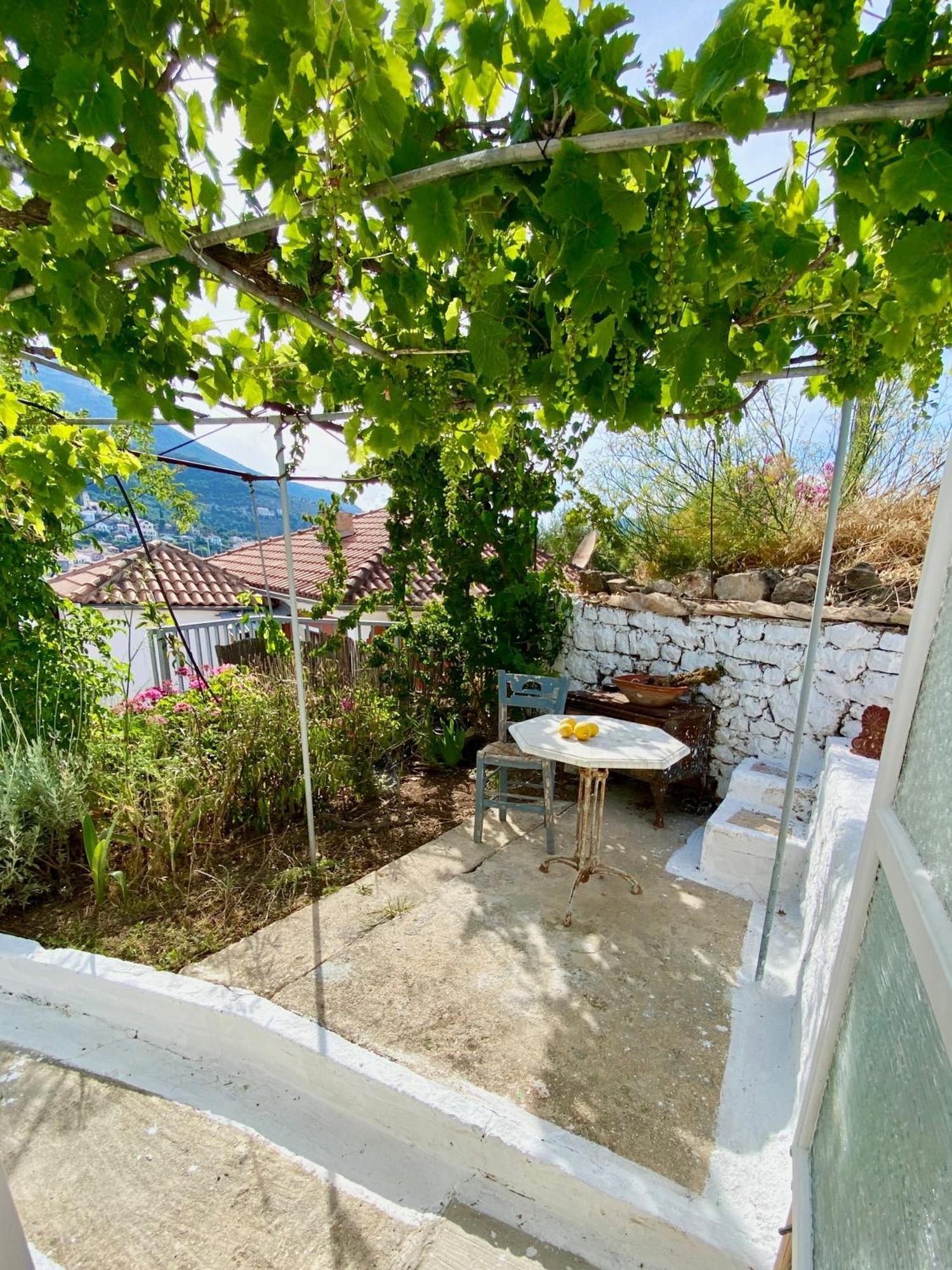 Stylish Vathy Studio With Sea View Kültér fotó